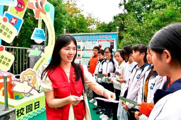 貴陽(yáng)市觀(guān)山湖區(qū)開(kāi)展“網(wǎng)絡(luò)安全進(jìn)校園”活動(dòng) 筑牢青少年數(shù)字安全防線(xiàn)