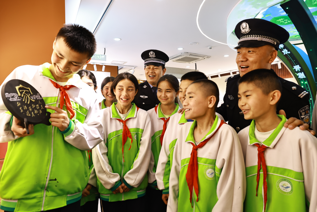 新疆新和：鐵警聯(lián)合學校開展沉浸式愛國主義教育