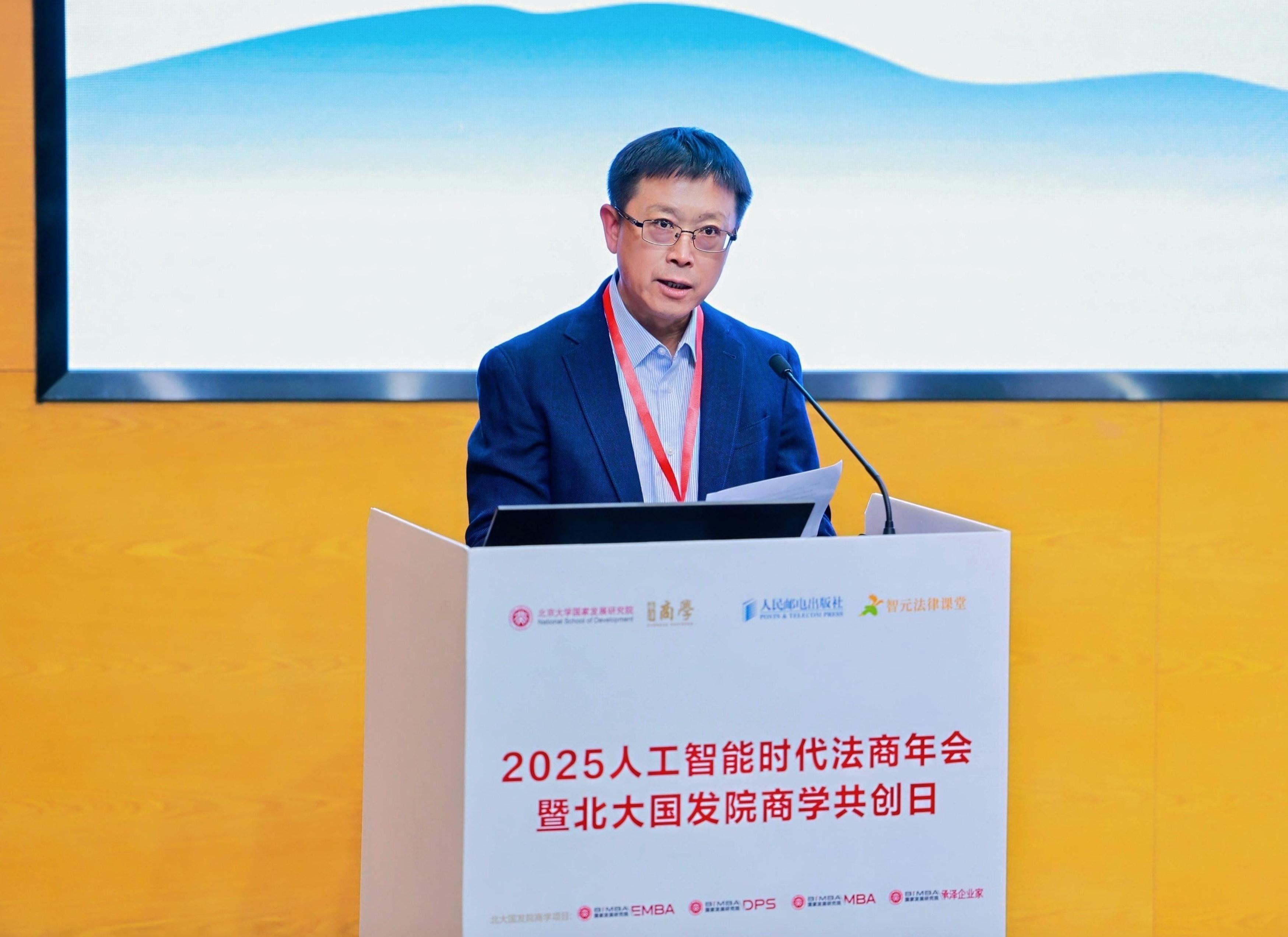 法制日?qǐng)?bào)社編委、法治網(wǎng)總裁萬(wàn)學(xué)忠在開(kāi)幕式致辭